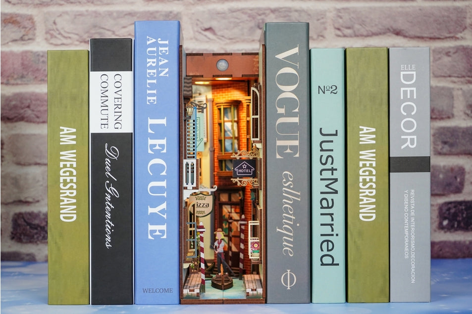 Travel in Venice Book Nook Kit