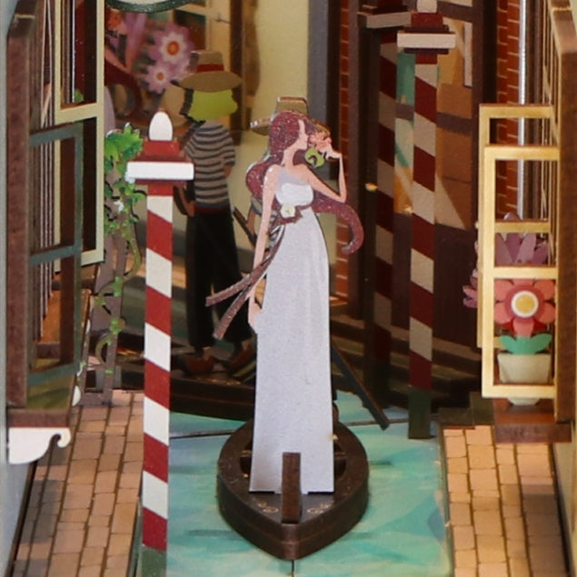 Travel in Venice Book Nook Kit