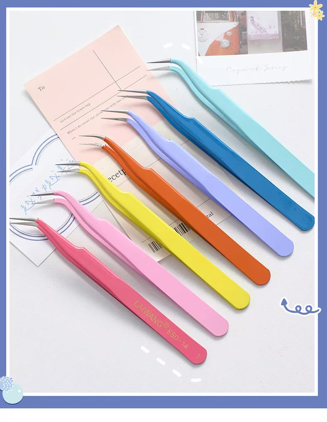 This tool comes in handy for all your craft projects, especially when handling small beads and stickers. These precision tweezers are flexible and convenient.&nbsp;
