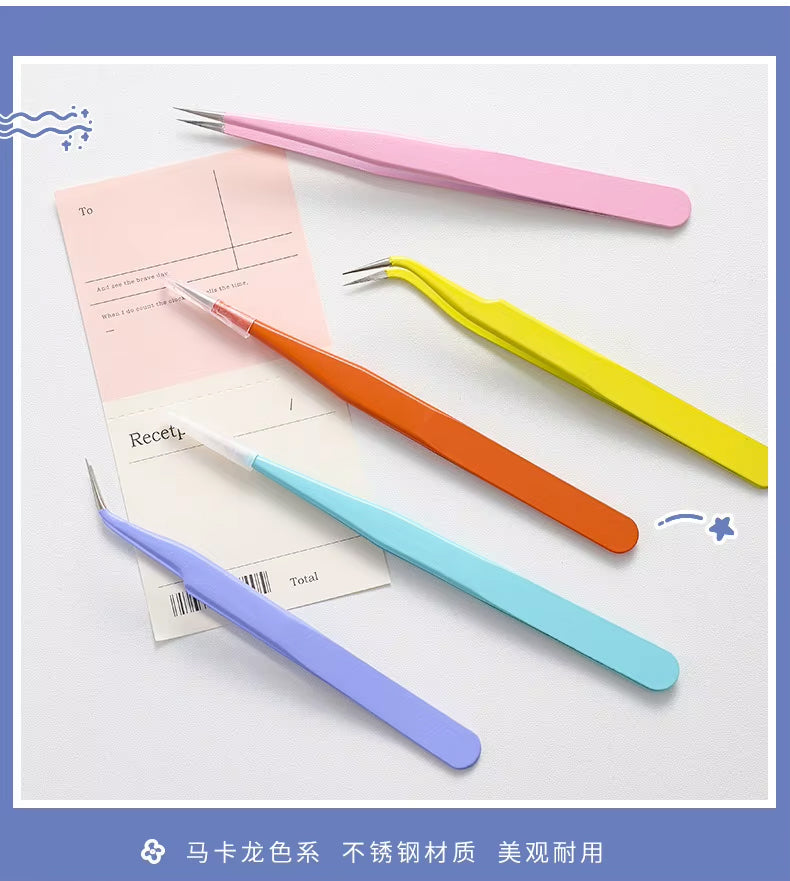 This tool comes in handy for all your craft projects, especially when handling small beads and stickers. These precision tweezers are flexible and convenient.&nbsp;