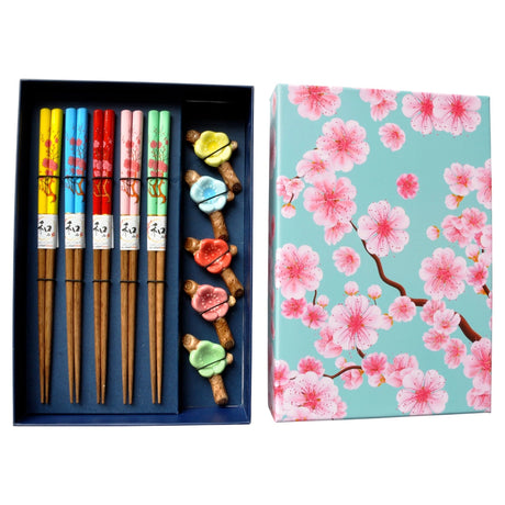 This adorable box set includes 5 sets of matching chopsticks and chopstick rests.&nbsp;

Size: 9 inch chopsticks, 2.25 inches W chopsticks rest
Material: Bamboo and Ceramic
Origin: China