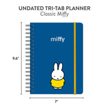 Plan out your year with Miffy! This Undated Tri-Tab Planner is your go-to for year-round organization—start anytime, no dates required! With three cute tabbed dividers, you can easily flip between monthly spreads, weekly planning, and notes. Plus, full-color stickers make tracking your to-dos fun and easy! Each section features a handy pocket for receipts or lists, and the wire-o binding lets it lie flat as you plan. The elastic band keeps everything secure—and doubles as a page marker! Planning just got a 