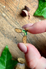 Juego de mini pines esmaltados de semillas del bosque