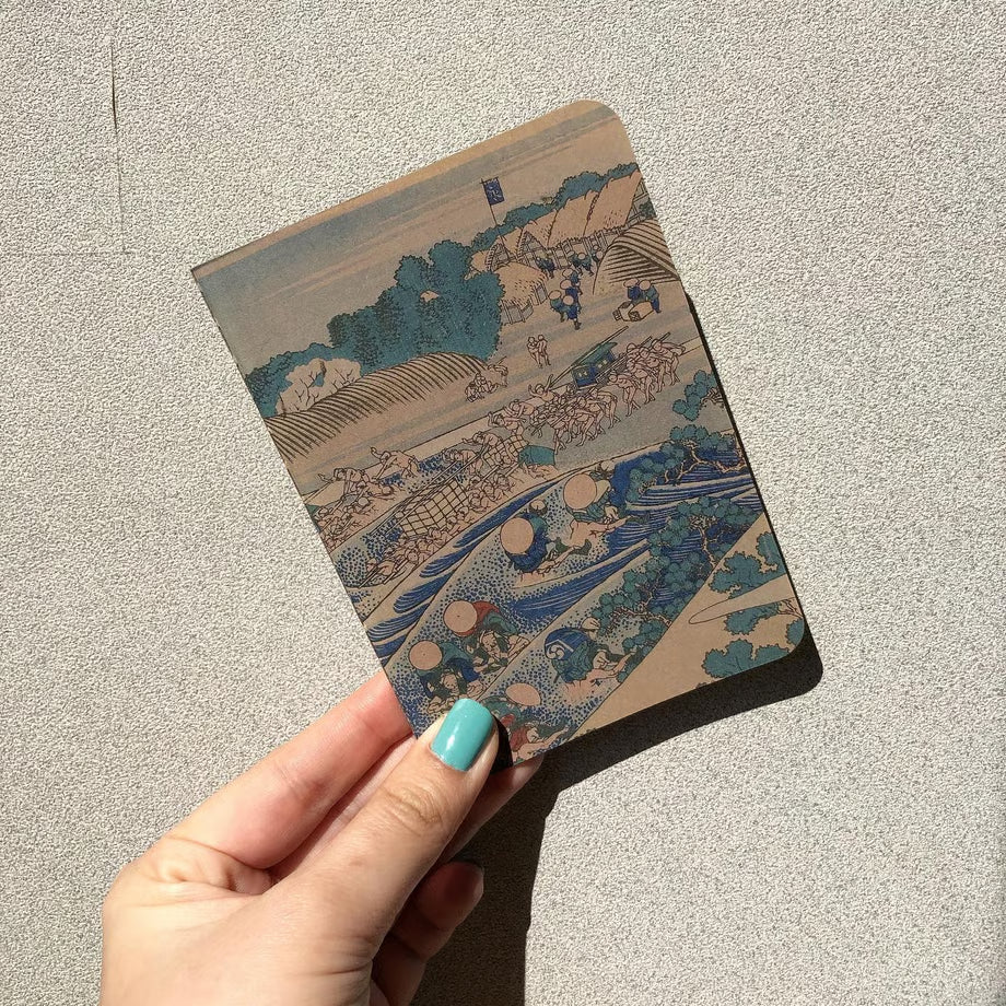 The RO‑BIKI Note is a beautifully crafted Japanese notebook known for its distinctive waxed paper cover, which gains character the more you use it. Over time, the cover softens, develops a natural patina, and becomes uniquely yours—making every notebook feel personal and well‑loved.