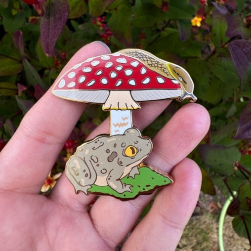 Yellow-Bordered Taildropper Slug & Spadefoot Toad Enamel Pin – Little ...