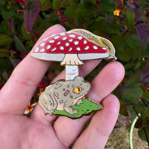 Frog Enamel Pin | Red Mushroom Pin | Cute mushroom pin | Kawaii Frog Enamel  Pin, Mushroom Frog | Animal Pin | Green frog Pin | Small Pins