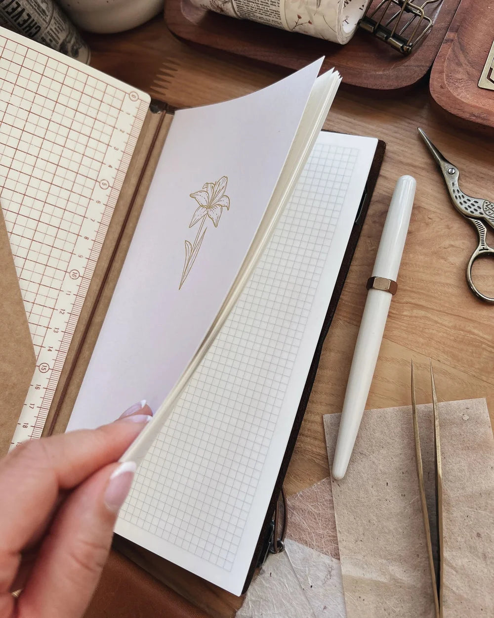 Sarica Studio Lily Notebook (Standard TN Size)