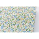 Sasha Kiora is a small floral pattern reminiscent of the pastoral illustrations by Kate Greenaway, a representative picture book artist of the latter half of 19th century Britain. With pink and light blue anemones drifting through the breeze, and small buds and leaves peeking through, this elegant design is reminiscent of a windy meadow.