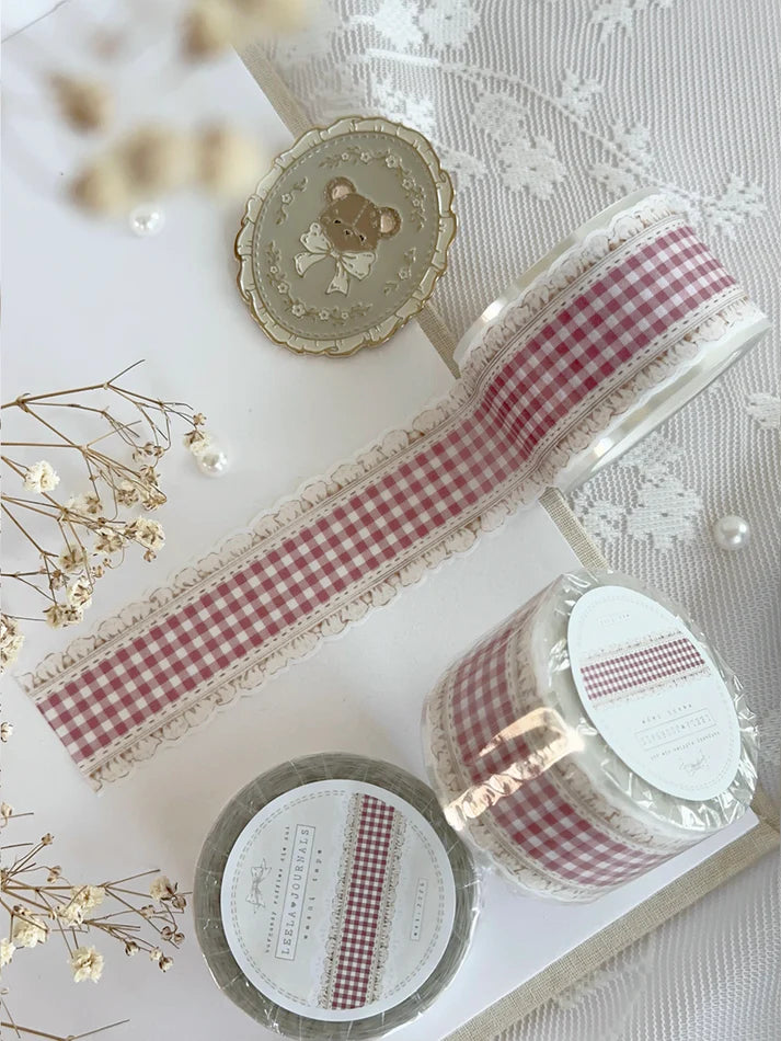 ♡ beige, sage green, brown, cherry red plaid ruffles die cut washi tape

♡ perfect for layering or adding backgrounds!

♡ 30mm wide die cut washi is very delicate, careful when unraveling!

♡ all washi is 10m long