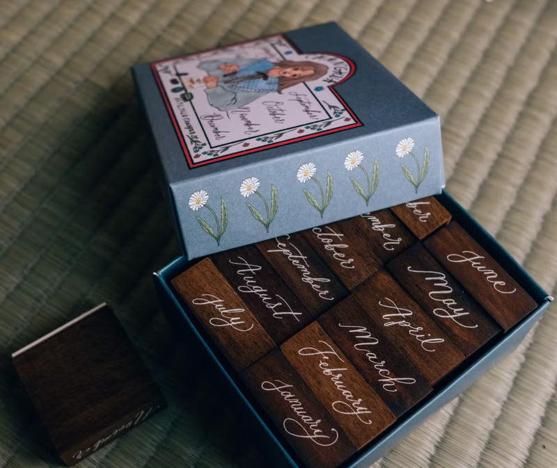 La Dolce Vita - English Months Stamp Set