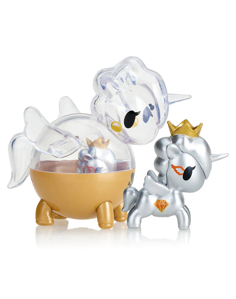Capsule Cuties Unicornos love surprises and they’re ready to bring some excitement to your day with the Capsule Cuties Unicorno Blind Box! Each adorable Unicorno capsule comes with a mini tokidoki Unicorno inside! Experience all the fun of capsule toys with Capsule Cuties Unicorno Blind Box!